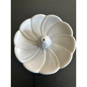 Ceramic Flower Petal Design Incense or Jewelry Holder Kitchen Sink Decor